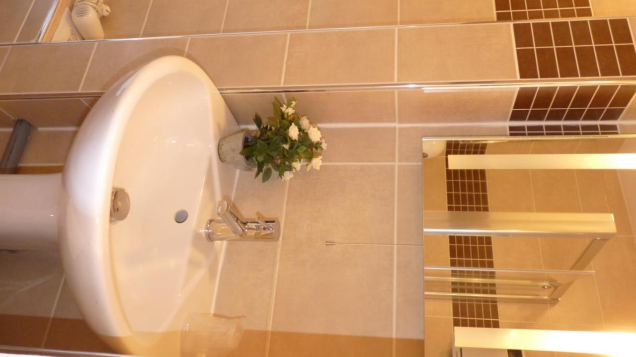 Hotel-Restaurant La P'Tite Auberge Lillebonne Dış mekan fotoğraf